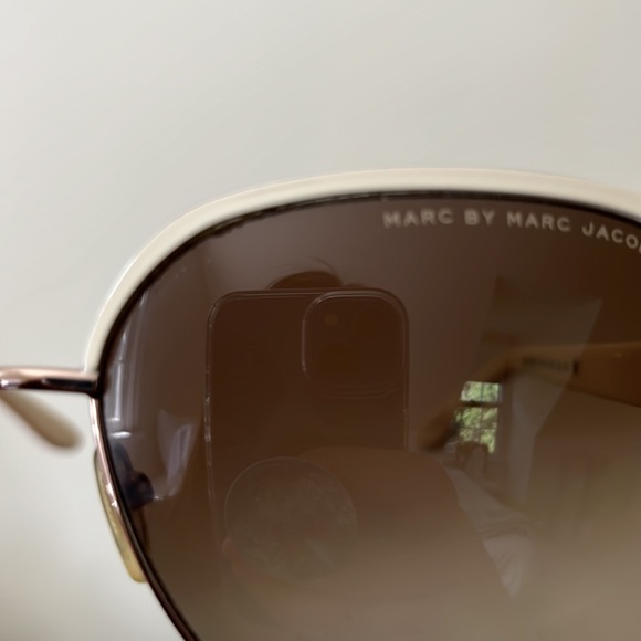 Marc by Marc Jacobs Oversized Cream Retro Sunglasses - Picture 7 of 12